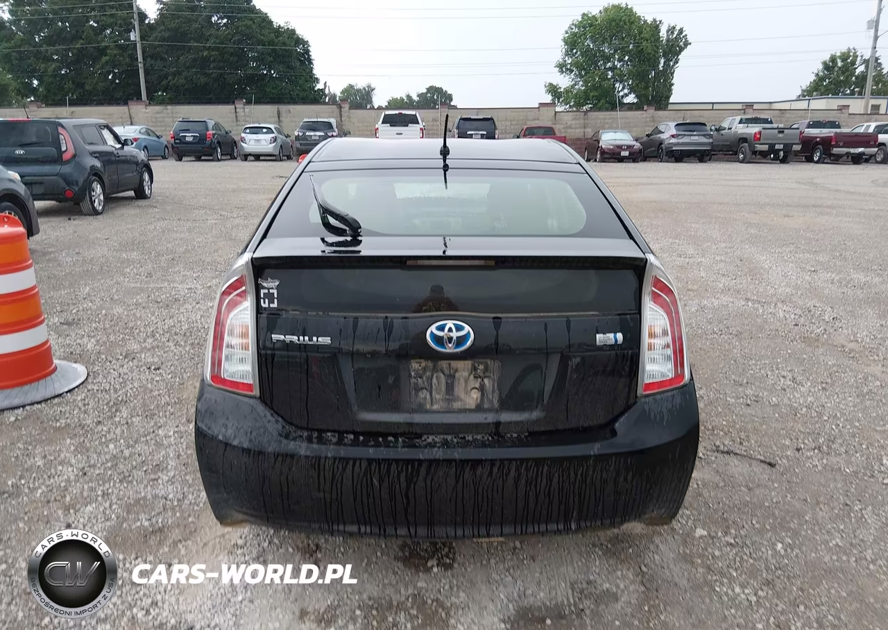 2015 Toyota Prius Two VIN:JTDKN3DU6F1903992 - 16