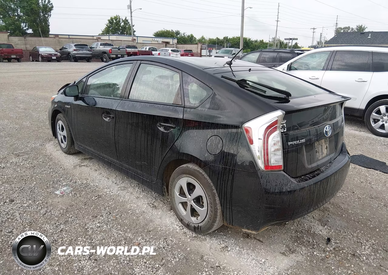 2015 Toyota Prius Two VIN:JTDKN3DU6F1903992 - 3