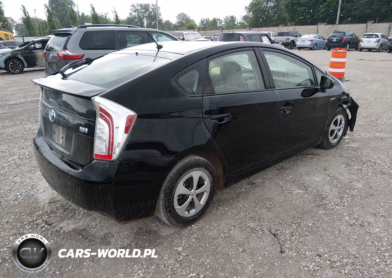 2015 Toyota Prius Two VIN:JTDKN3DU6F1903992 - 4