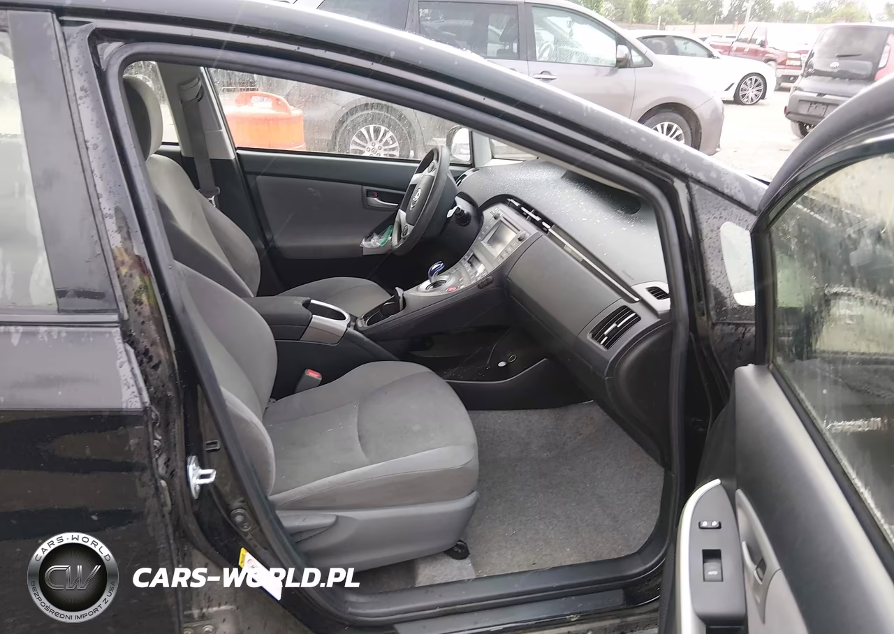 2015 Toyota Prius Two VIN:JTDKN3DU6F1903992 - 5