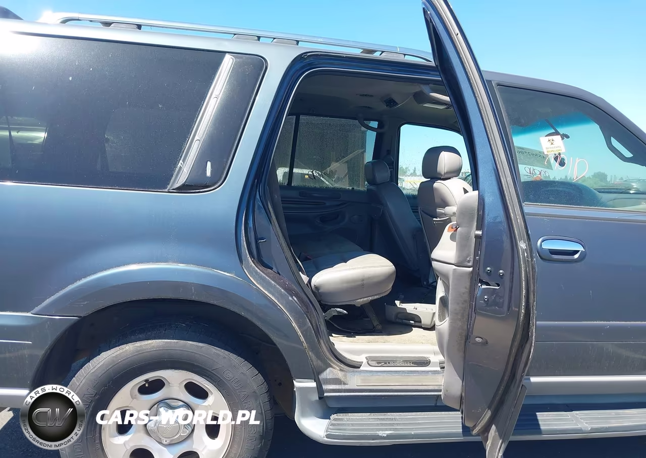 2000 Lincoln Navigator VIN:5LMPU28A9YLJ13203 - 8