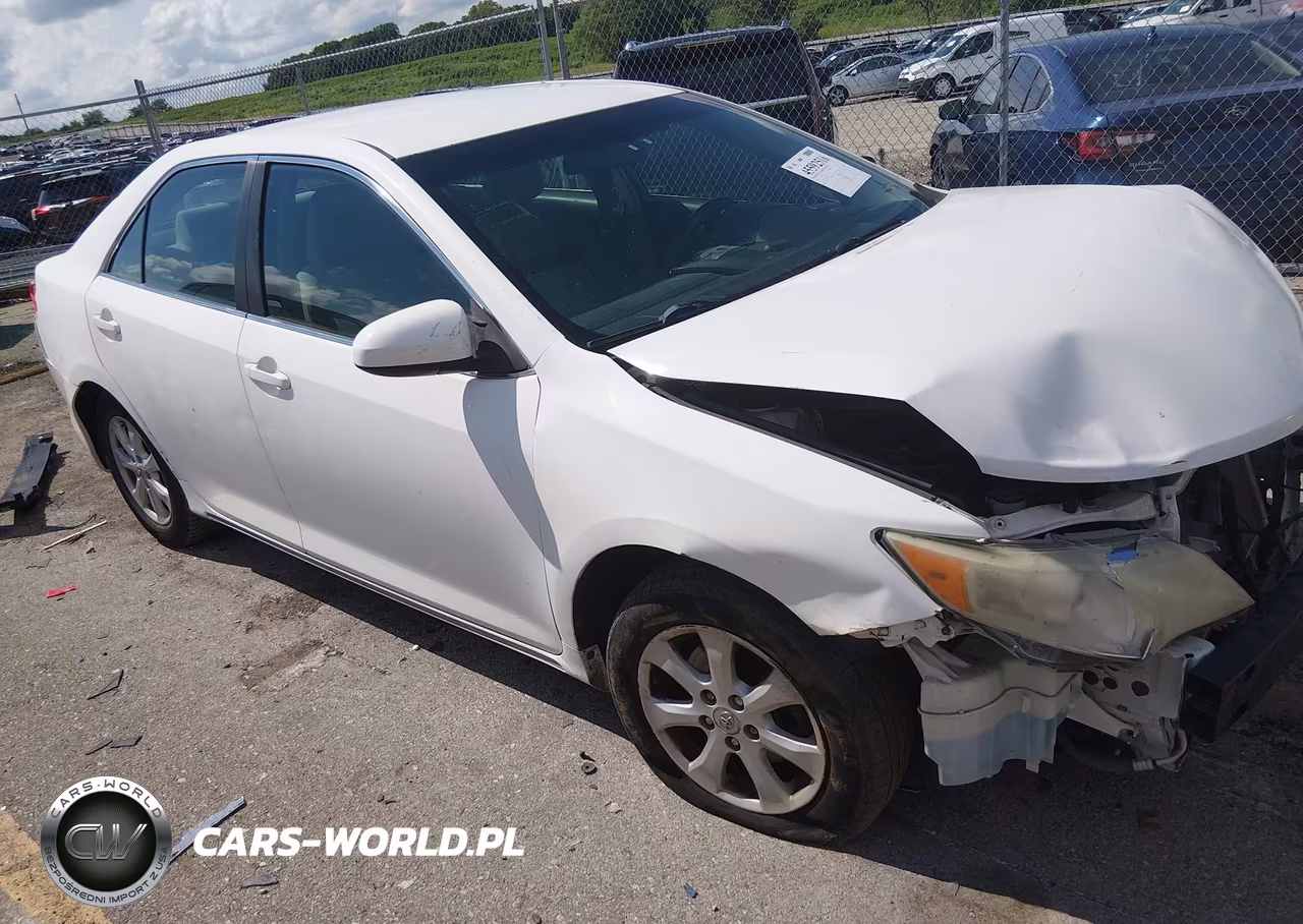 2012 Toyota Camry Le – zdjęcie 1 z 17