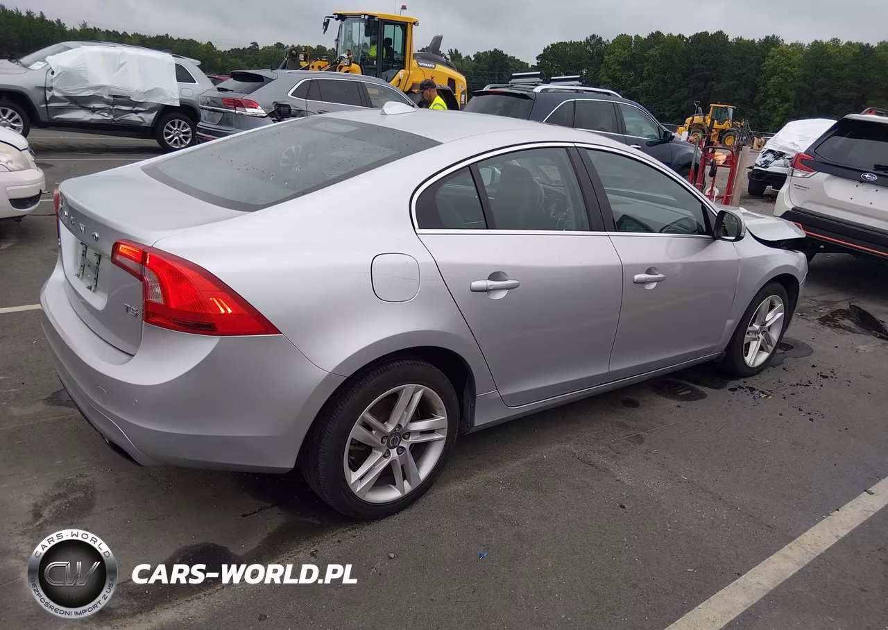 2015 Volvo S60 T5 Platinum VIN:YV126MFM2F2361570 - 4