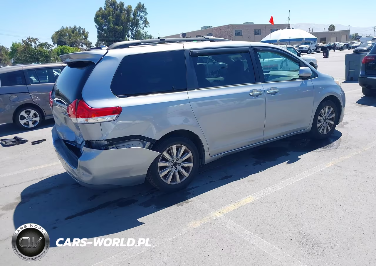 2011 Toyota Sienna Xle VIN:5TDDK3DC5BS009794 - 4
