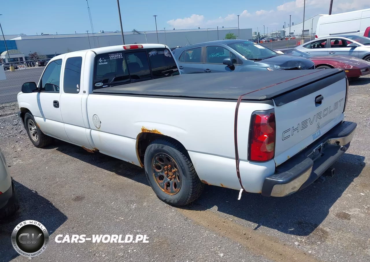 2005 Chevrolet Silverado 1500 Work Truck VIN:1GCEC19T75E323892 - 3