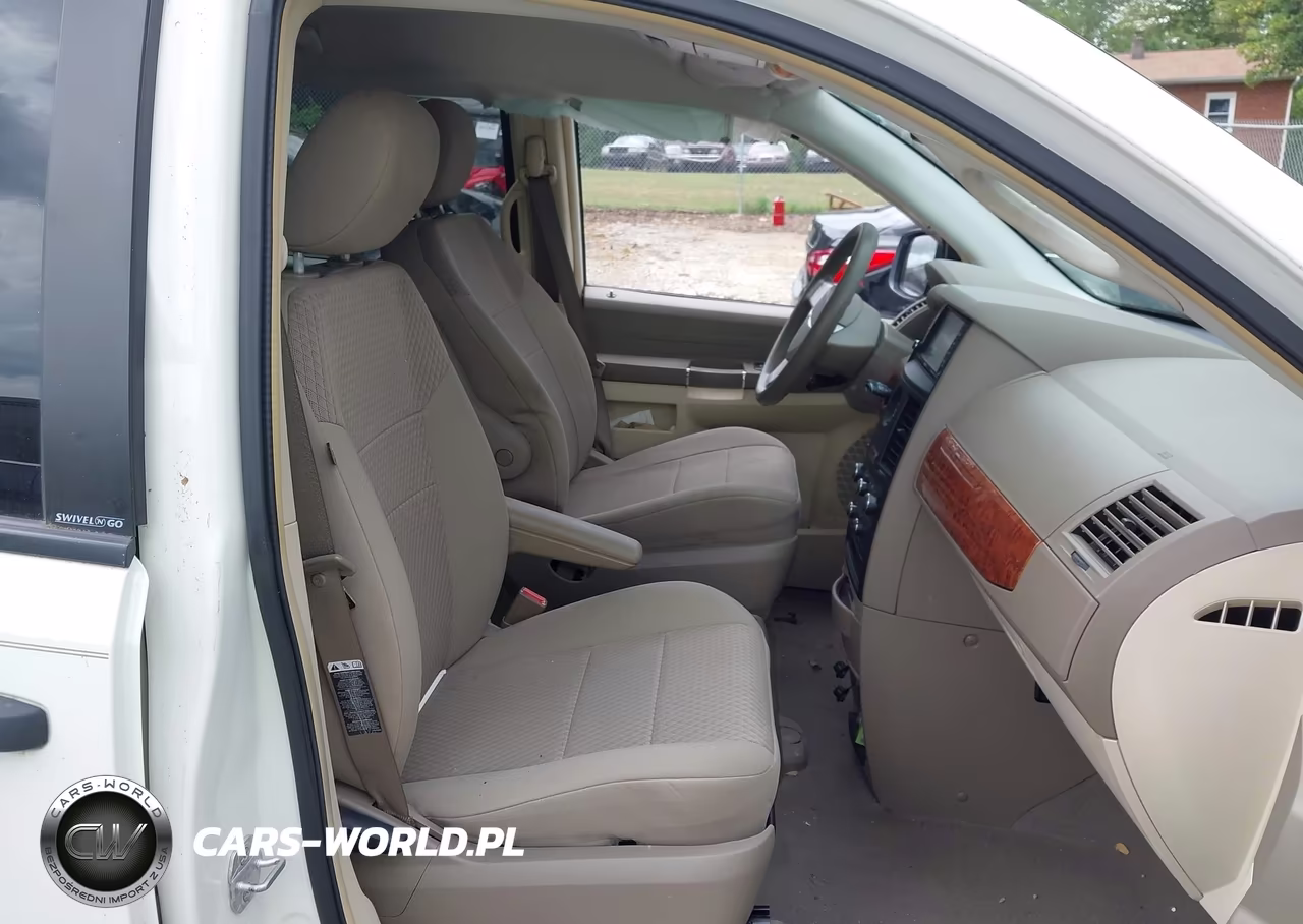 2008 Chrysler Town & Country Lx VIN:2A8HR44H08R687121 - 5