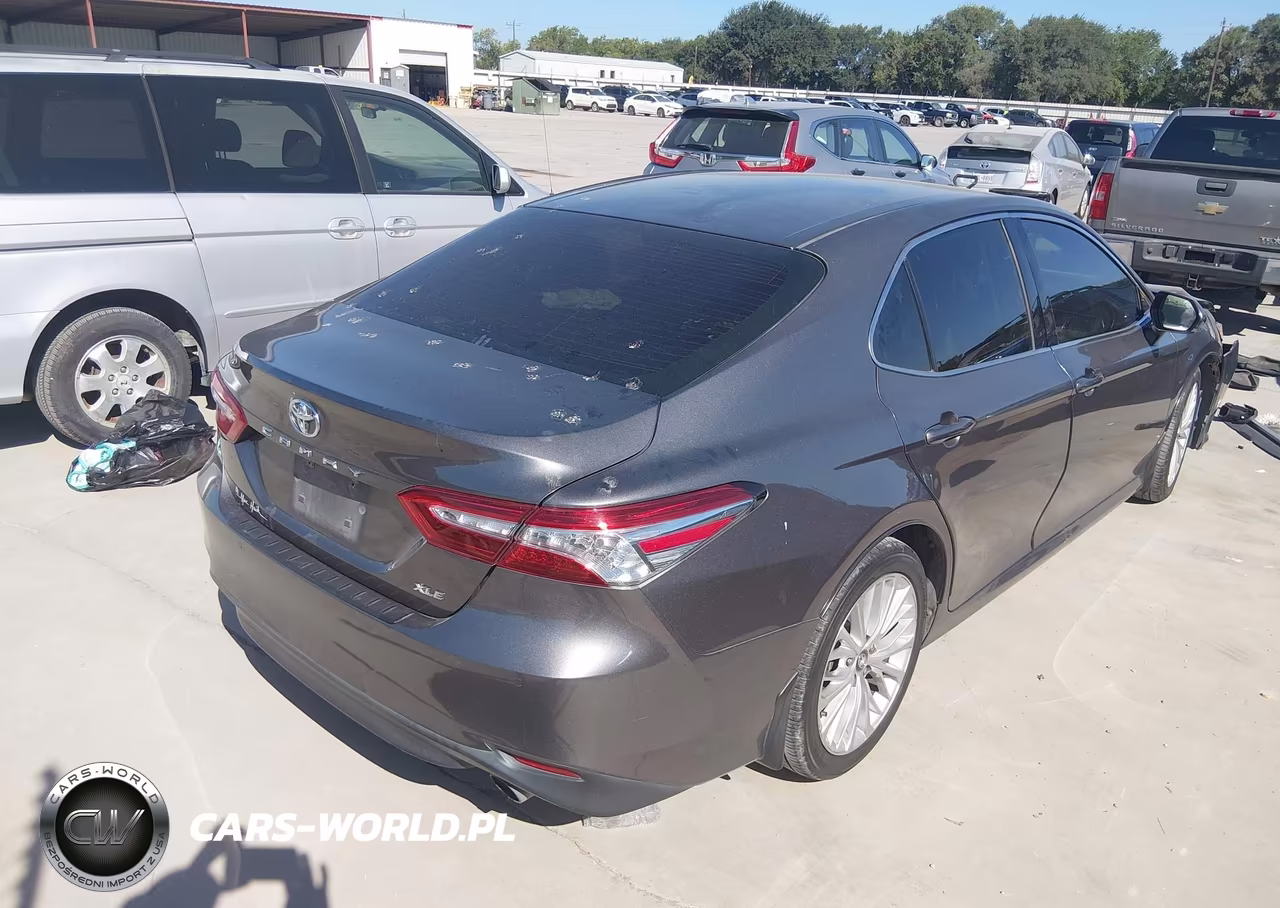 2018 Toyota Camry Xle VIN:4T1B11HK3JU153589 - 4