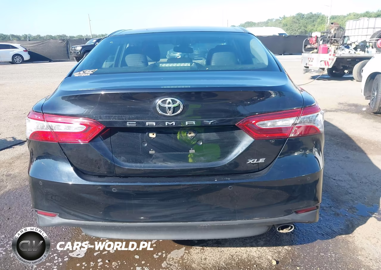 2018 Toyota Camry Xle VIN:4T1B11HK1JU026484 - 17