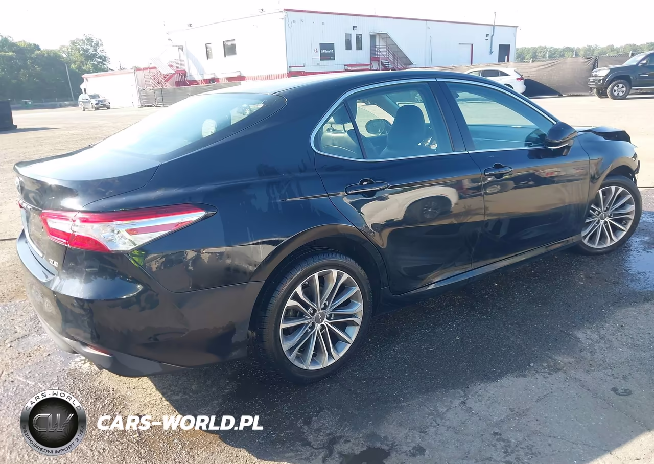 2018 Toyota Camry Xle VIN:4T1B11HK1JU026484 - 4
