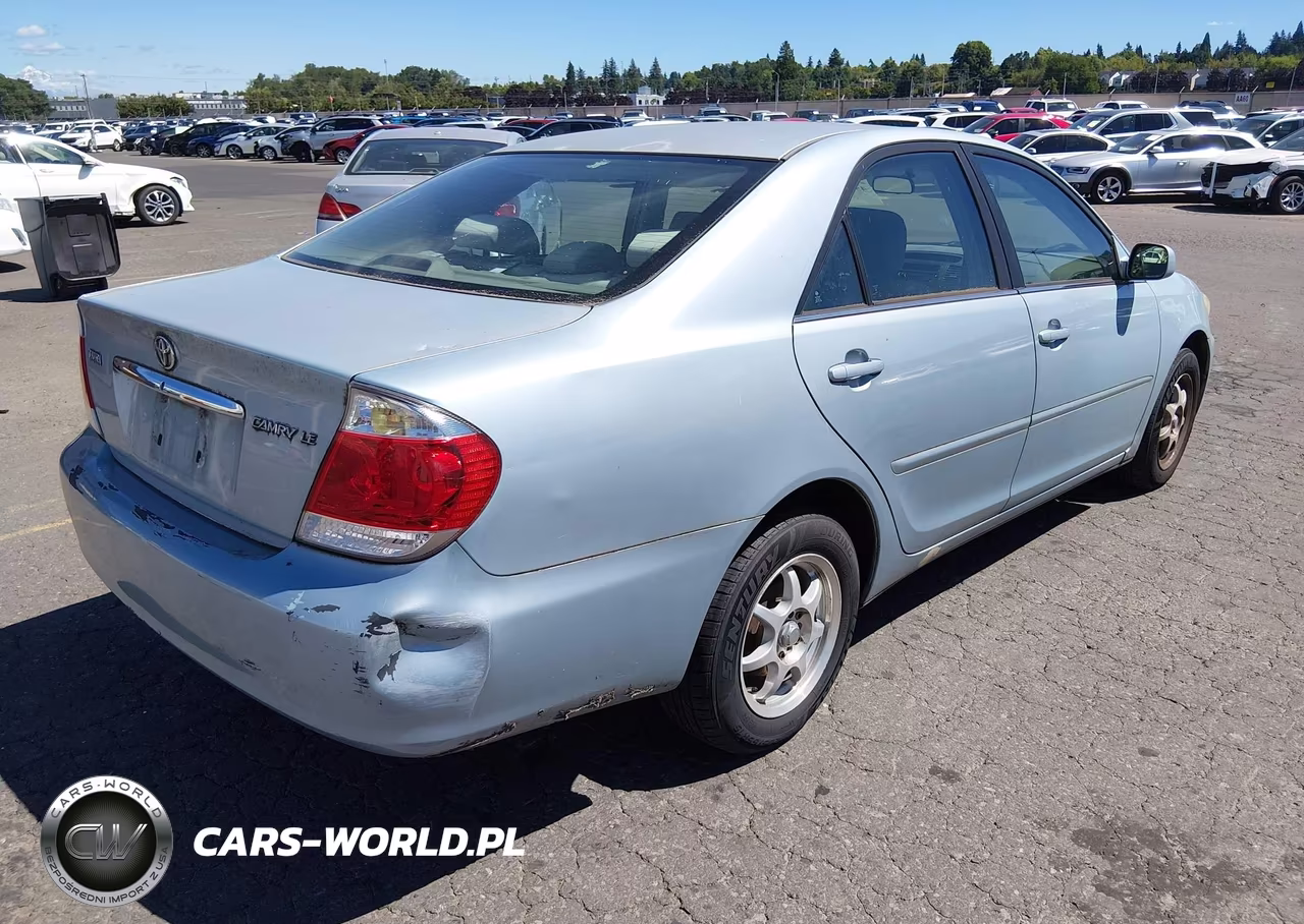 2005 Toyota Camry Le VIN:4T1BE32K15U528782 - 4