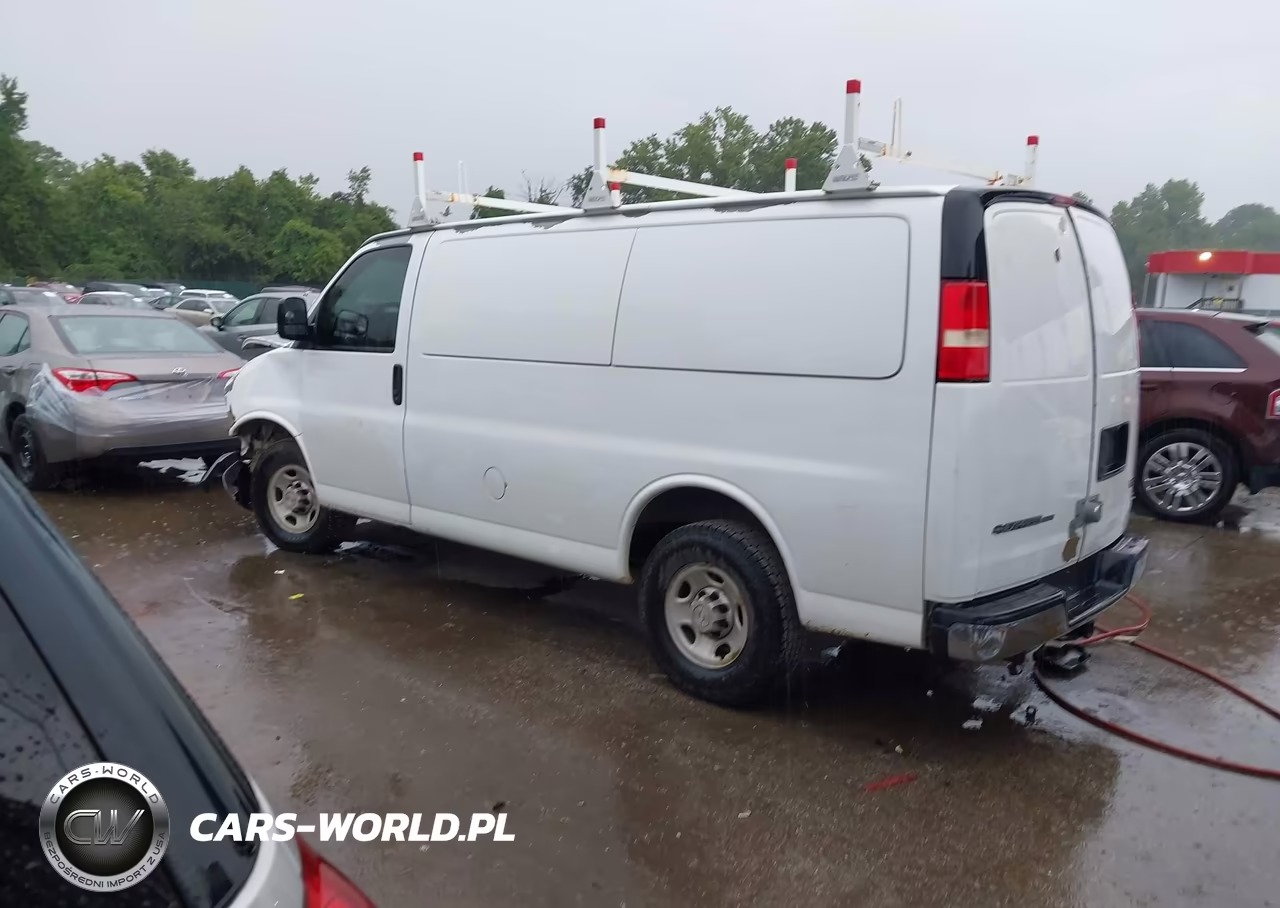 2009 Chevrolet Express Work Van VIN:1GCGG25C091126911 - 3