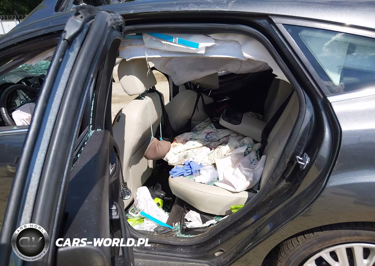 2018 Ford Focus Titanium VIN:1FADP3N20JL314813 - 8