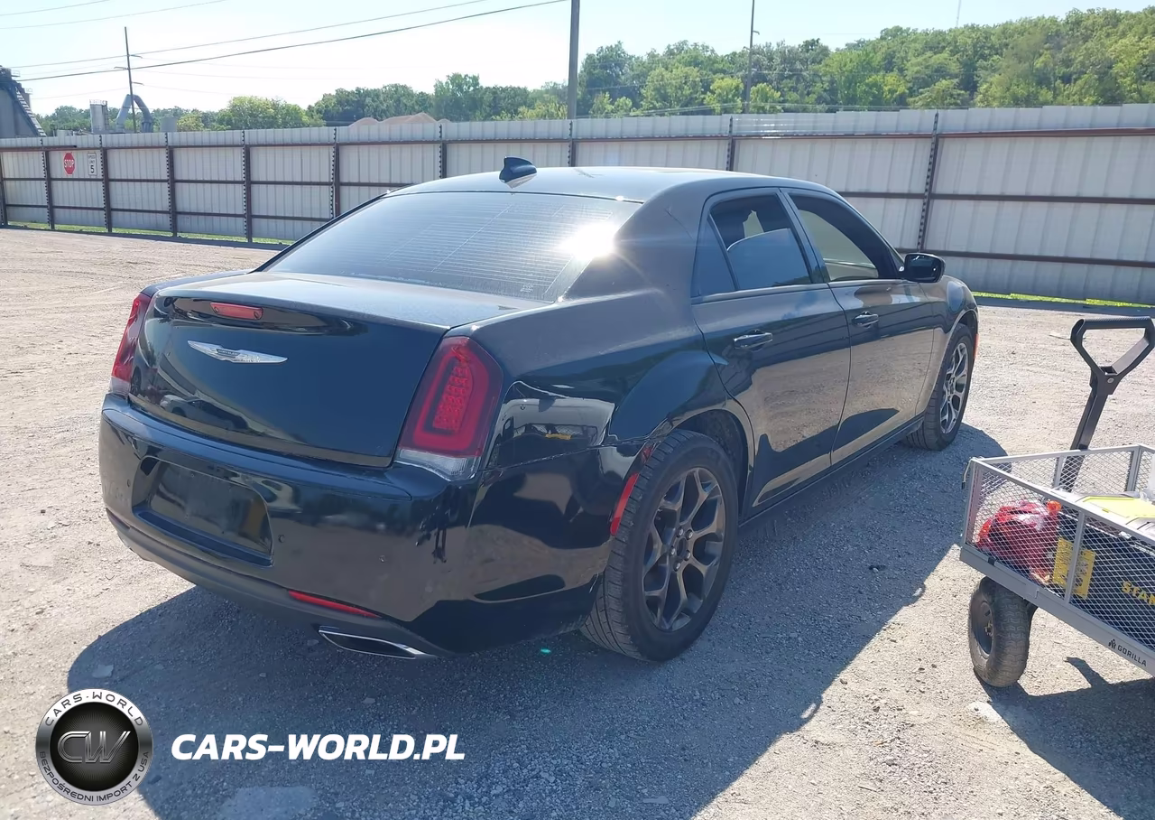 2016 Chrysler 300 300S VIN:2C3CCAGG0GH262074 - 4