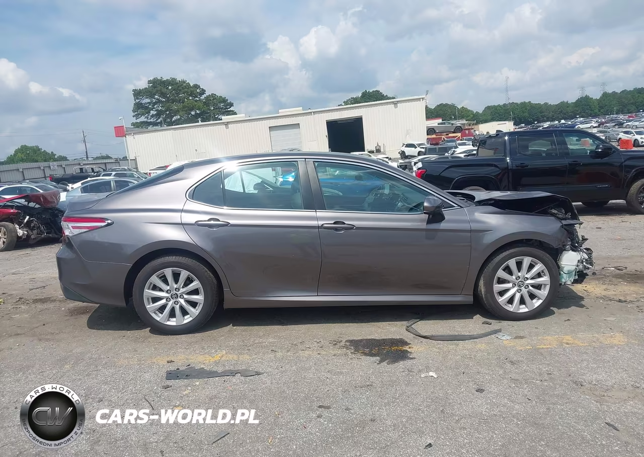 2018 Toyota Camry Le VIN:4T1B11HK1JU149847 - 12