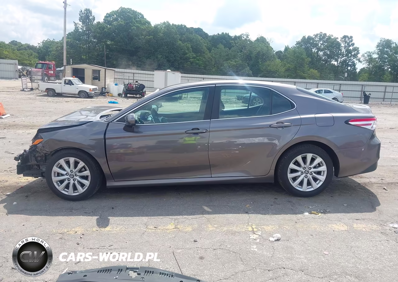 2018 Toyota Camry Le VIN:4T1B11HK1JU149847 - 13