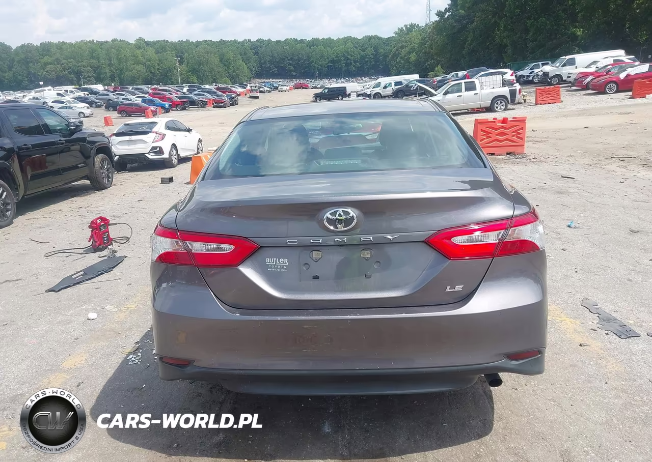 2018 Toyota Camry Le VIN:4T1B11HK1JU149847 - 15