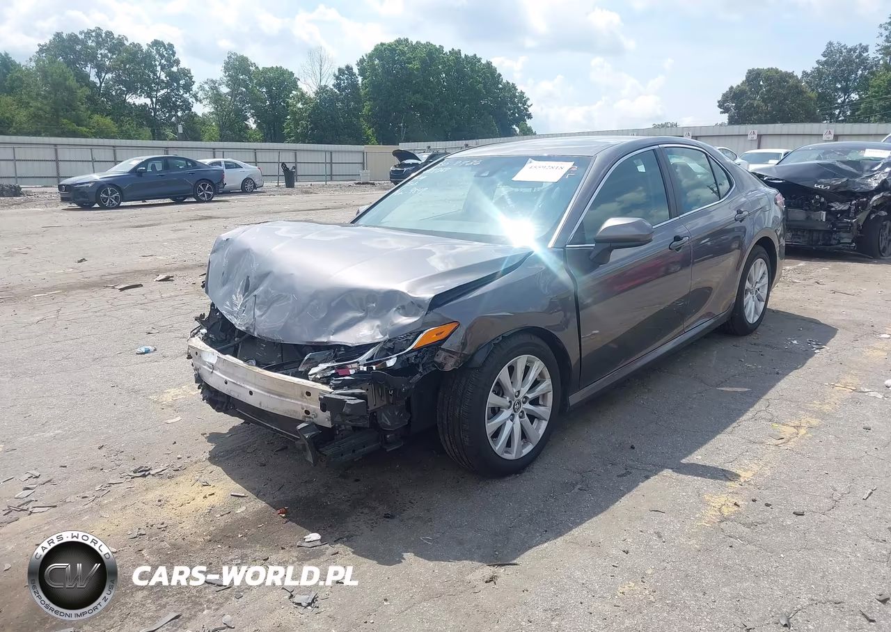 2018 Toyota Camry Le VIN:4T1B11HK1JU149847 - 2