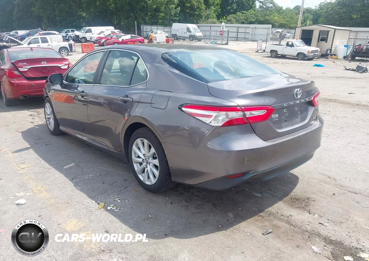 2018 Toyota Camry Le VIN:4T1B11HK1JU149847 - 3