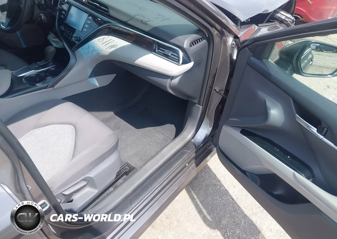 2018 Toyota Camry Le VIN:4T1B11HK1JU149847 - 5