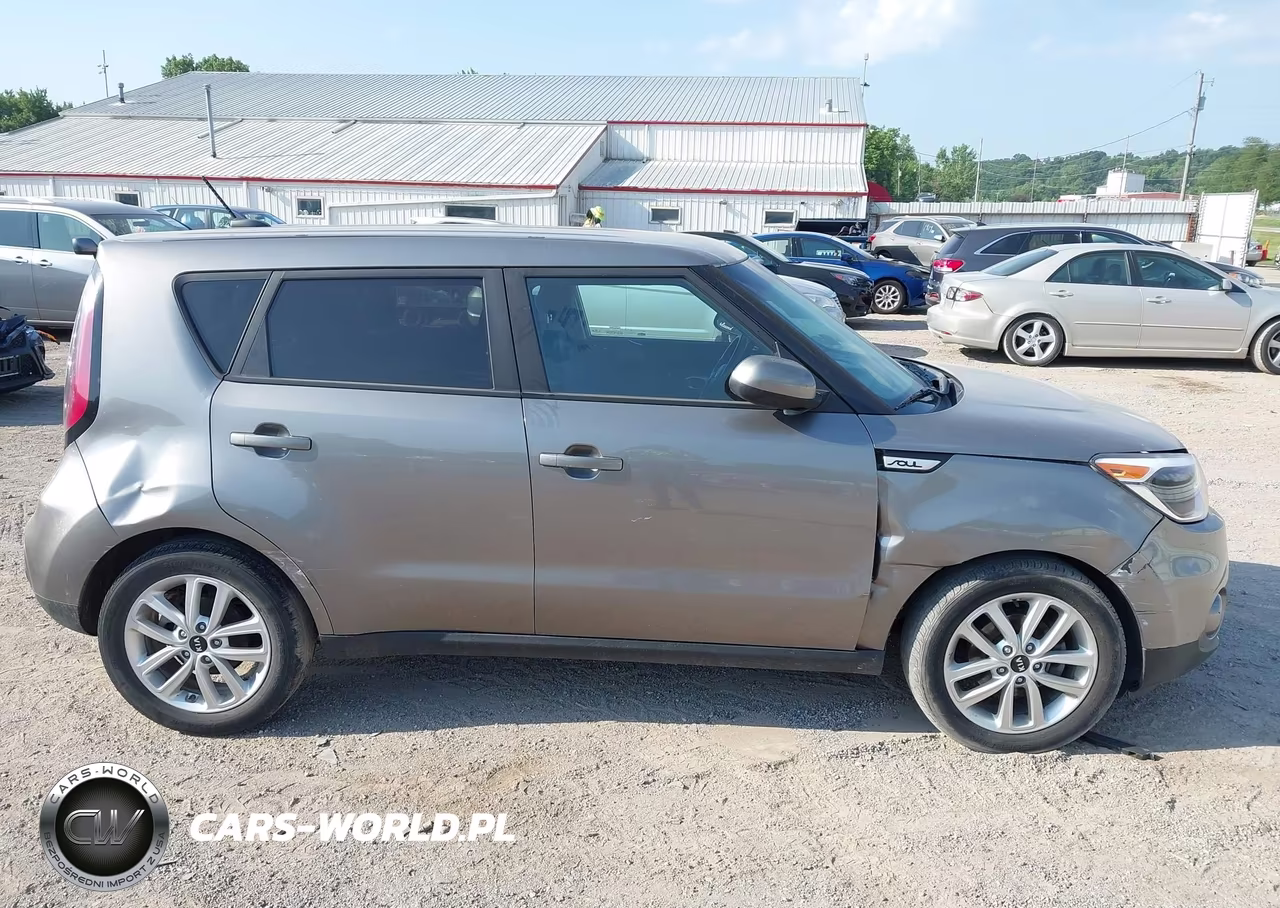 2018 Kia Soul + VIN:KNDJP3A5XJ7549709 - 14