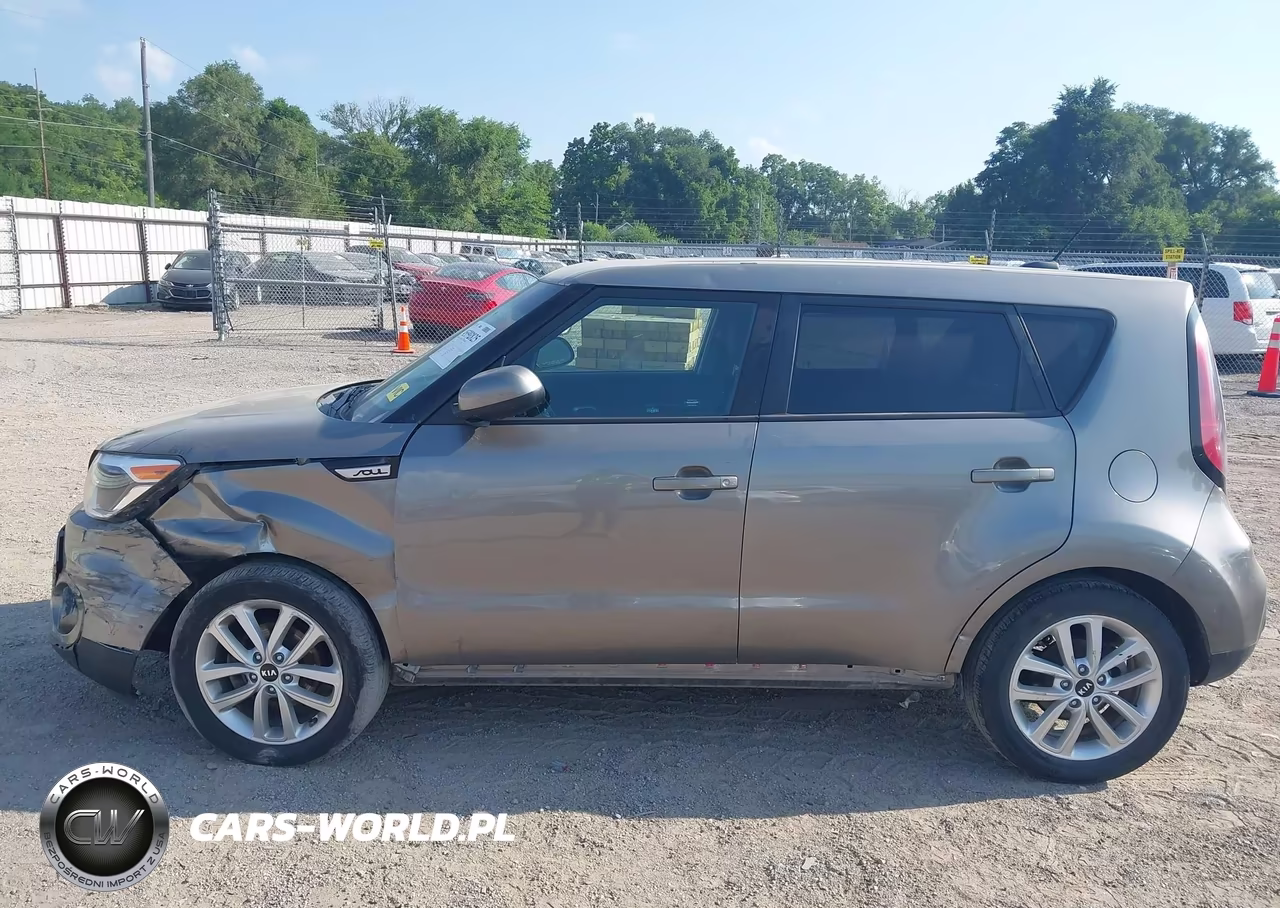 2018 Kia Soul + VIN:KNDJP3A5XJ7549709 - 15