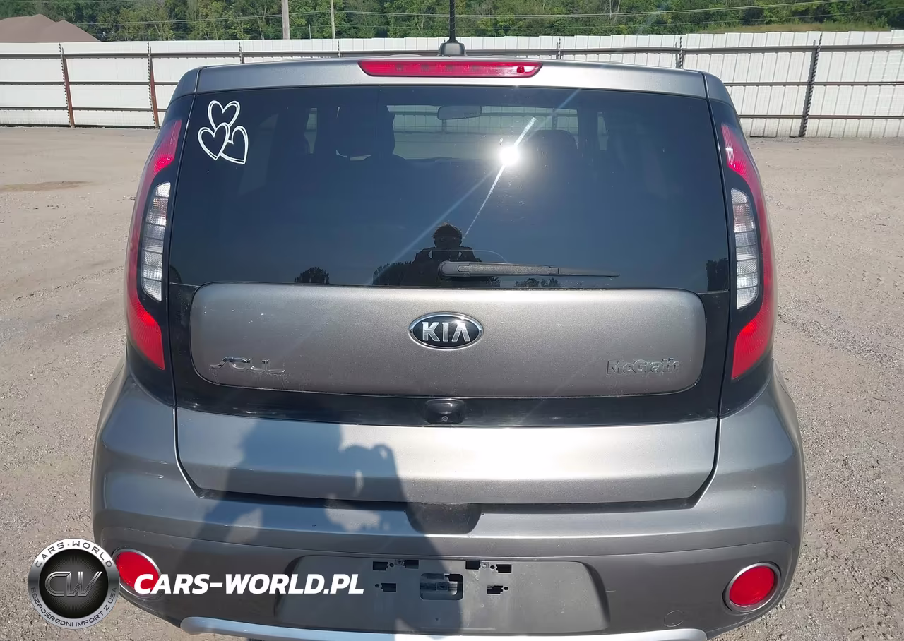 2018 Kia Soul + VIN:KNDJP3A5XJ7549709 - 17