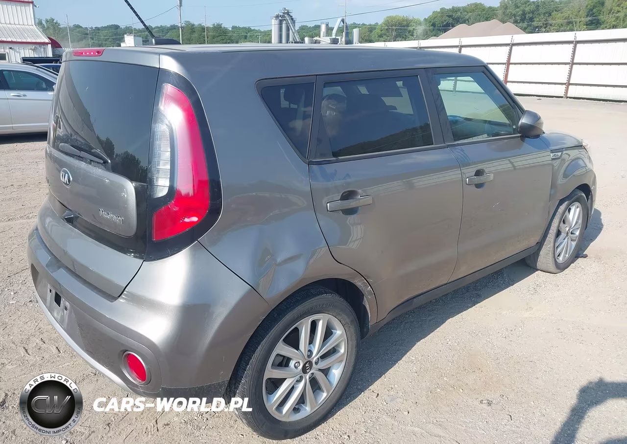2018 Kia Soul + VIN:KNDJP3A5XJ7549709 - 4