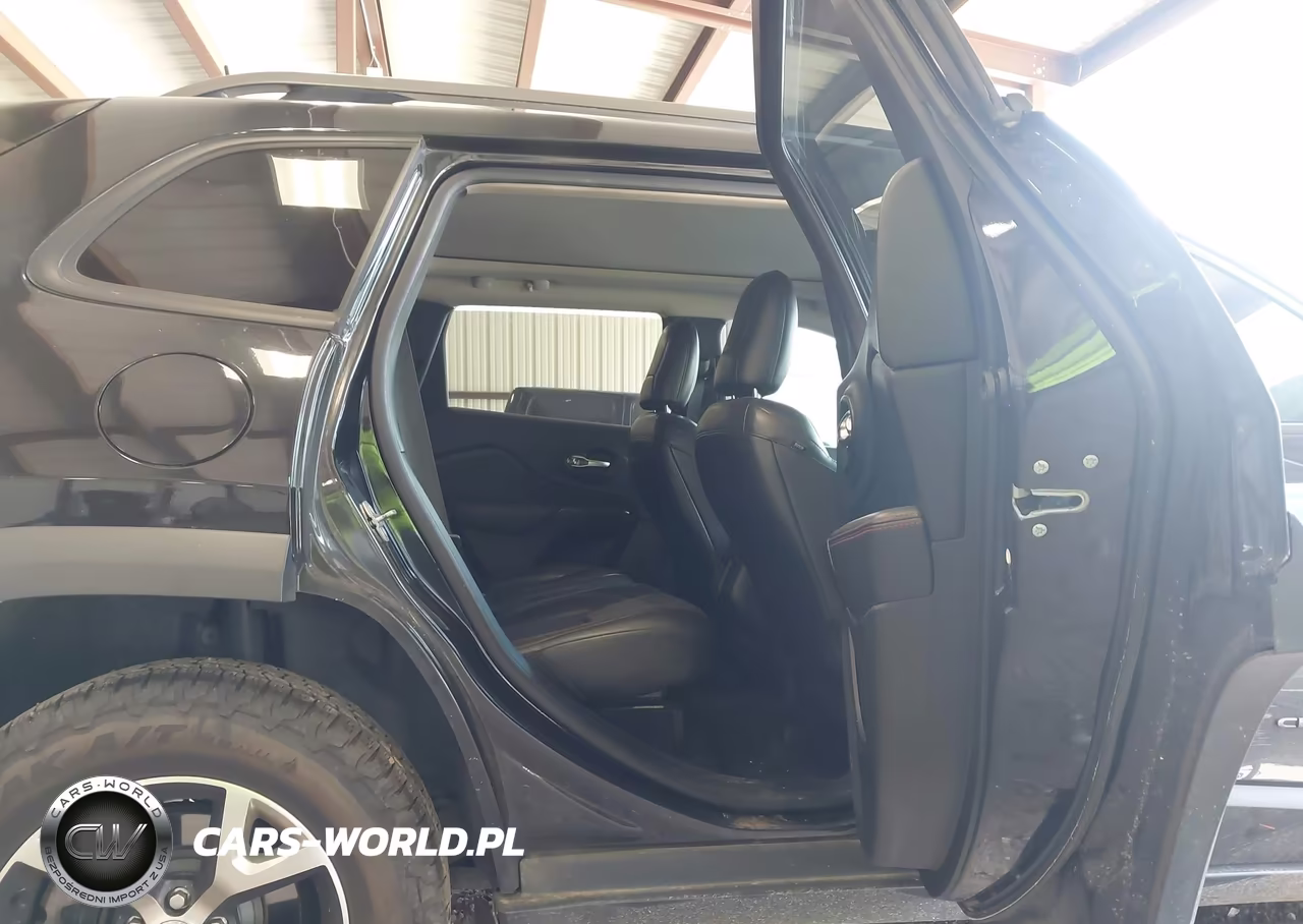 2016 Jeep Cherokee Trailhawk VIN:1C4PJMBS3GW163721 - 8