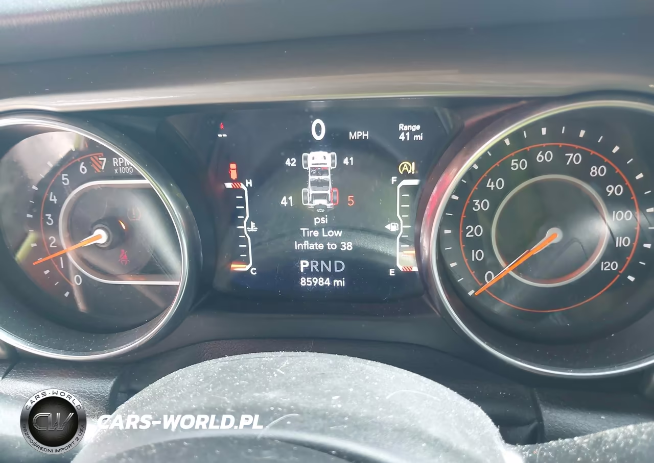 2019 Jeep Wrangler Unlimited Sahara VIN:1C4HJXEG2KW589101 - 7