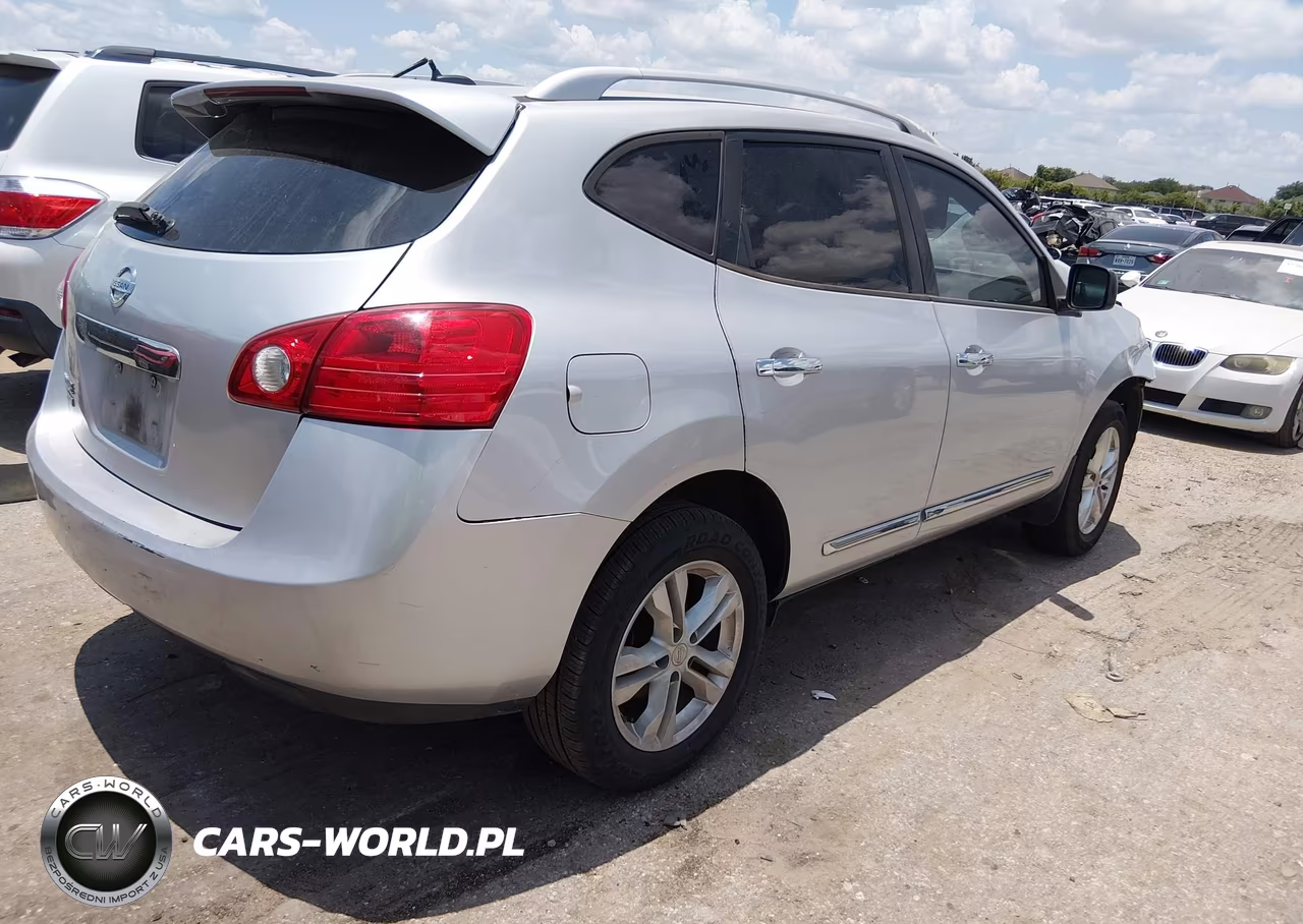 2015 Nissan Rogue Select S VIN:JN8AS5MT2FW664830 - 4