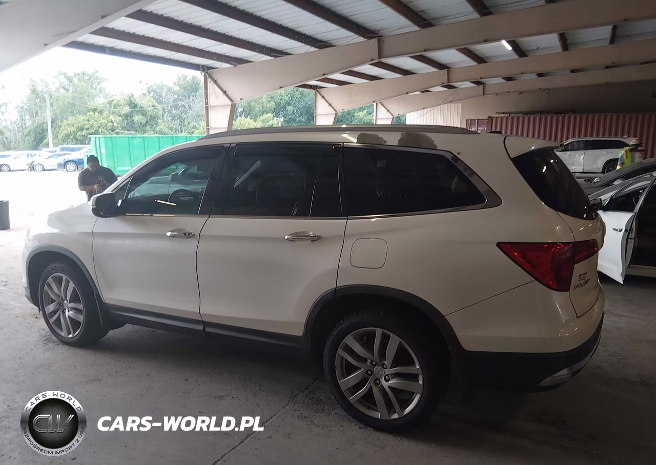 2016 Honda Pilot Touring VIN:5FNYF5H95GB001349 - 14