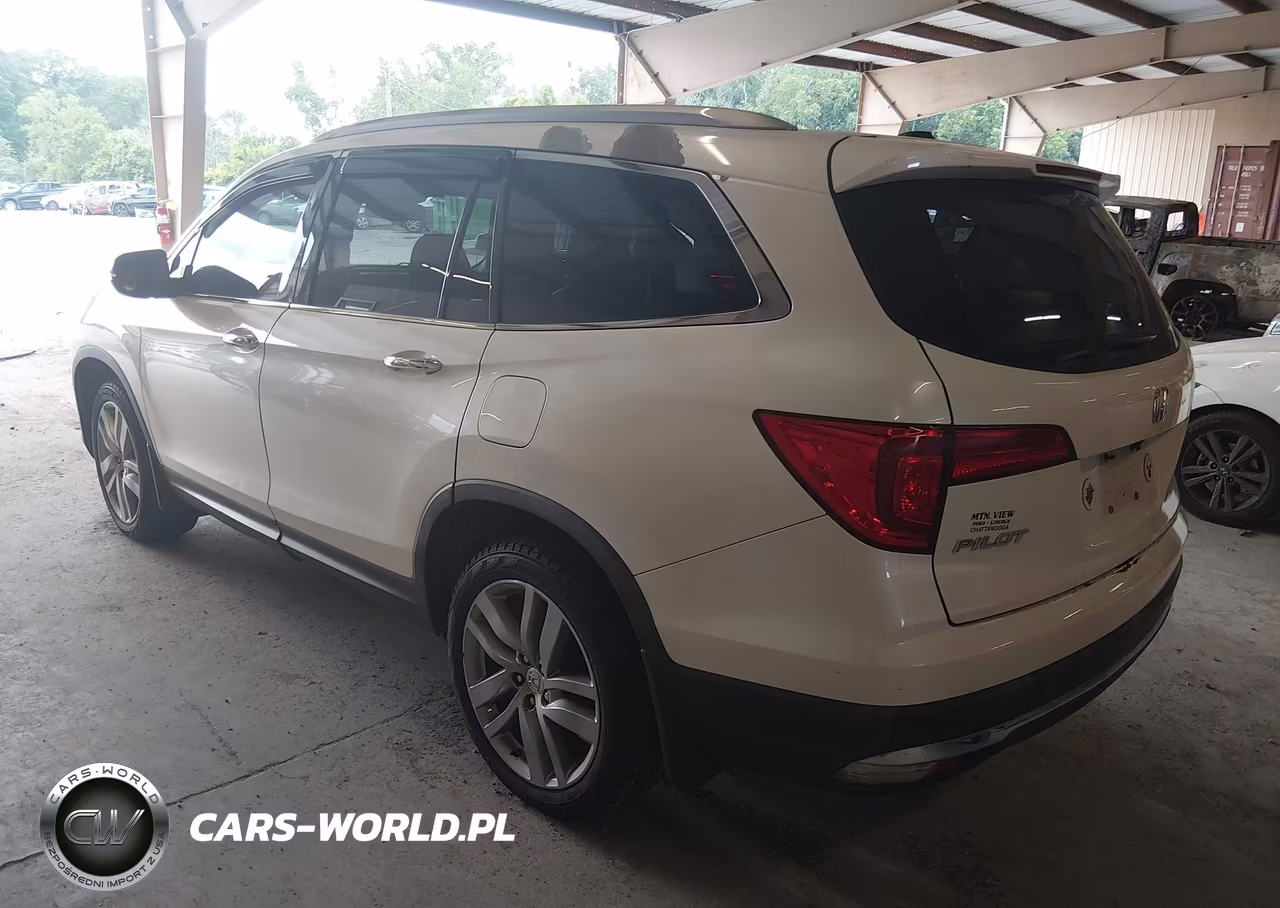 2016 Honda Pilot Touring VIN:5FNYF5H95GB001349 - 3