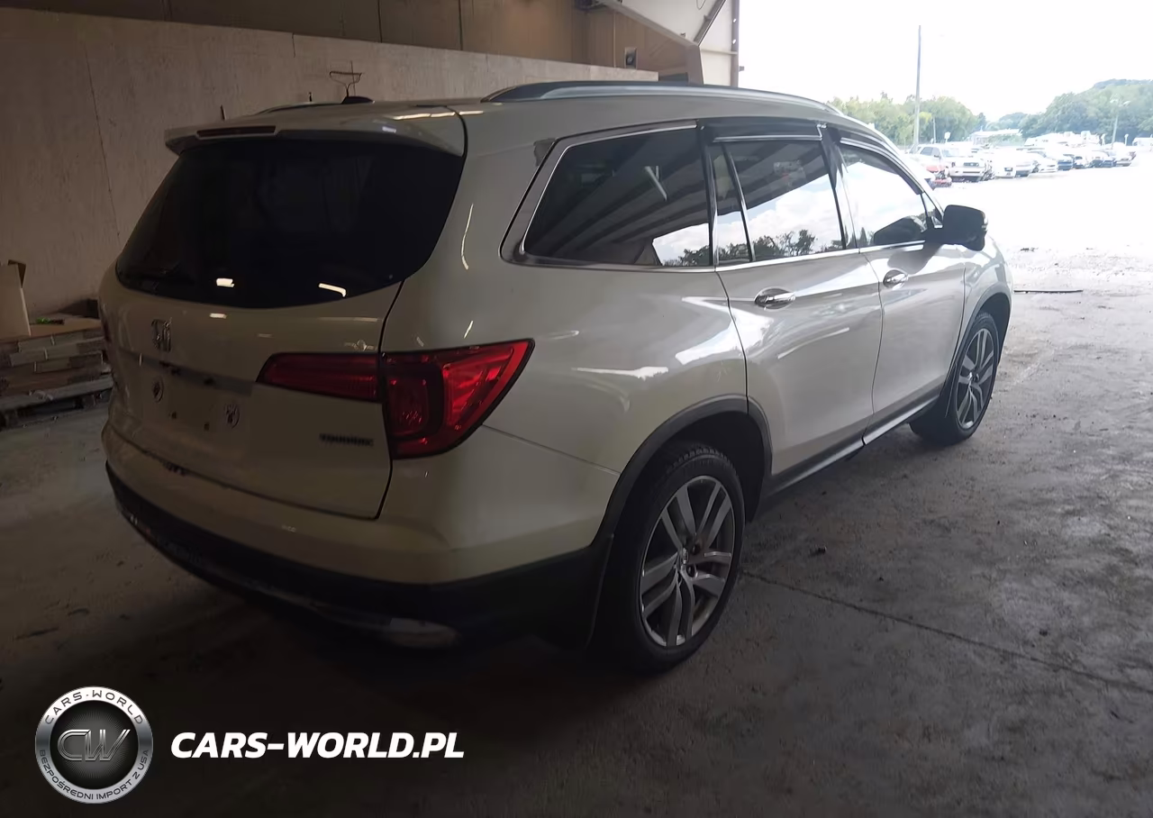 2016 Honda Pilot Touring VIN:5FNYF5H95GB001349 - 4