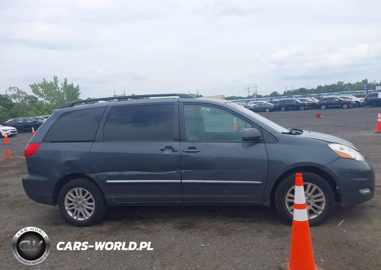 2010 Toyota Sienna Limited VIN:5TDDK4CC1AS030373 - 13