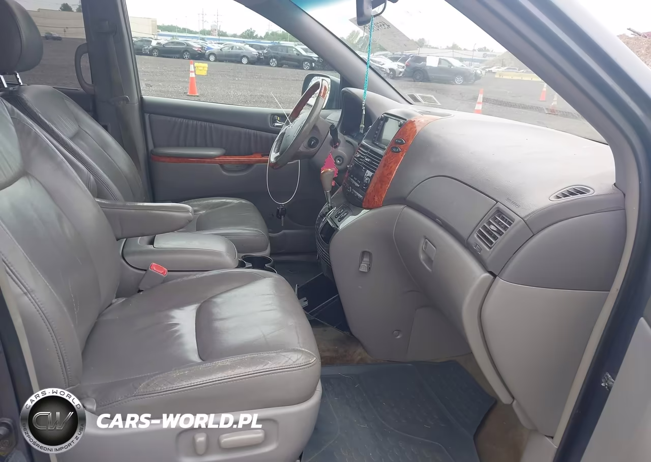 2010 Toyota Sienna Limited VIN:5TDDK4CC1AS030373 - 5