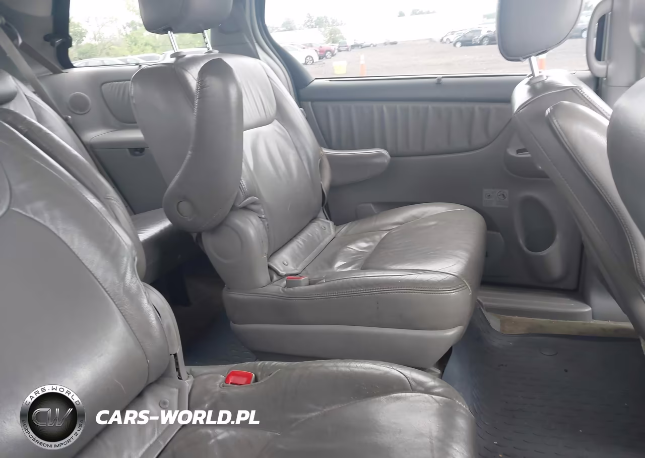 2010 Toyota Sienna Limited VIN:5TDDK4CC1AS030373 - 8