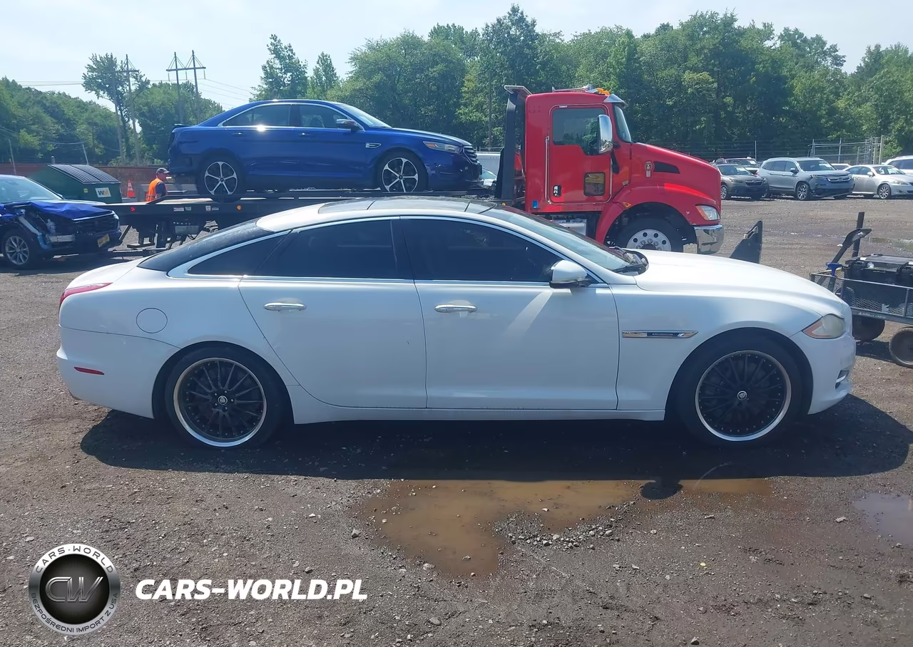 2011 Jaguar Xj Supercharged VIN:SAJWA1GEXBMV16992 - 13