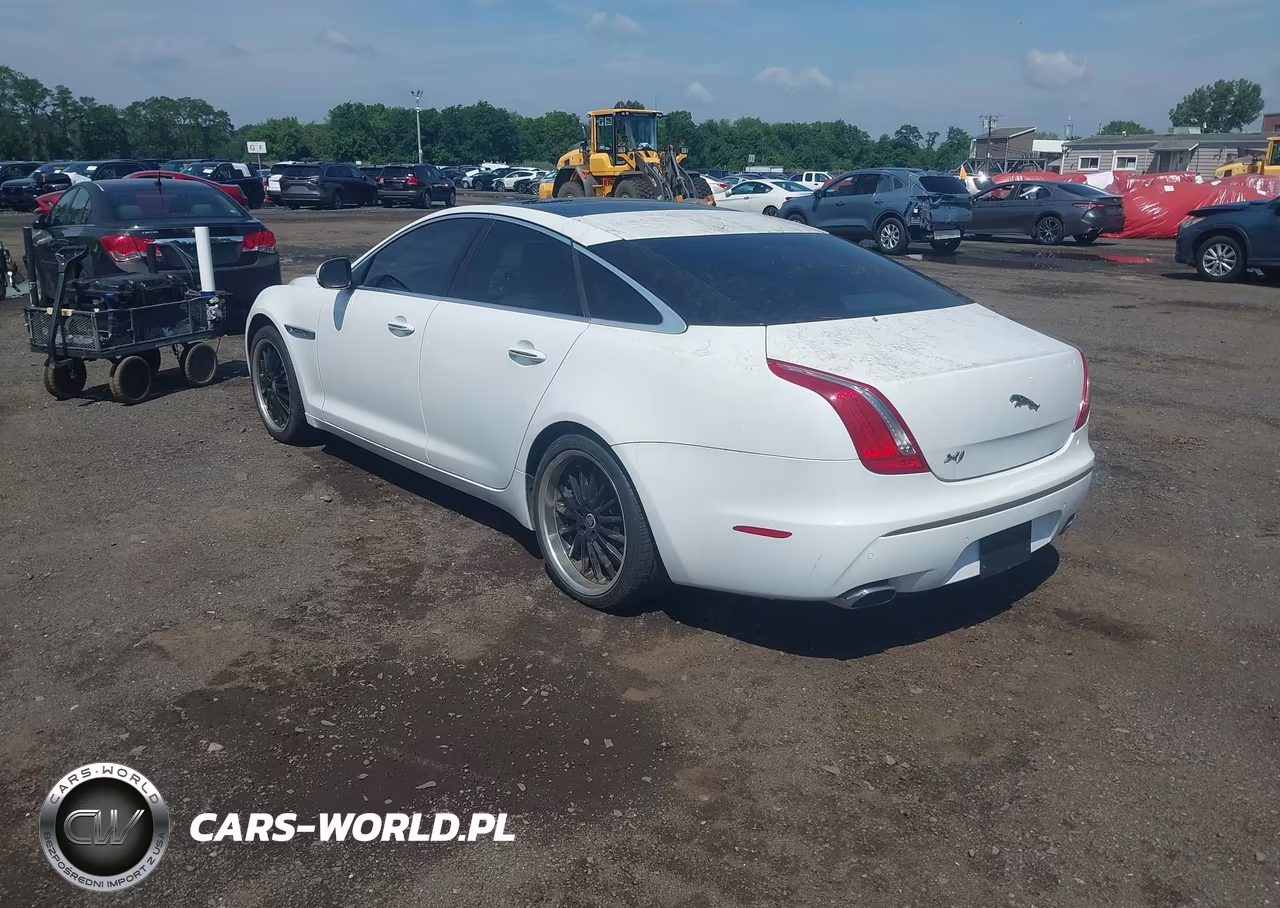 2011 Jaguar Xj Supercharged VIN:SAJWA1GEXBMV16992 - 3