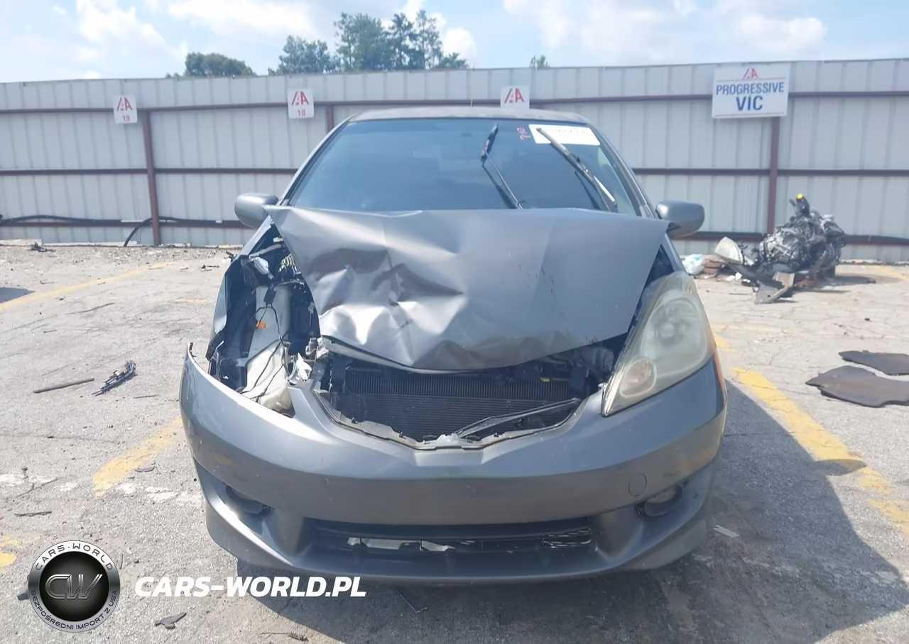 2011 Honda Fit Sport VIN:JHMGE8H57BS007841 - 12