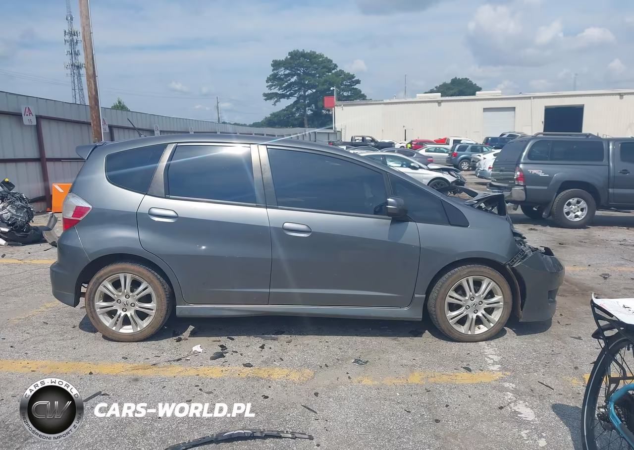 2011 Honda Fit Sport VIN:JHMGE8H57BS007841 - 13