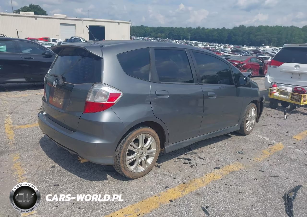 2011 Honda Fit Sport VIN:JHMGE8H57BS007841 - 4