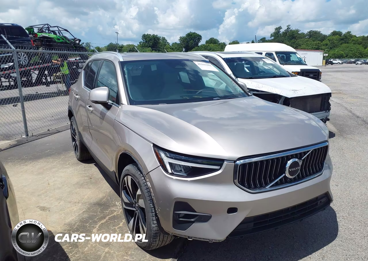 2023 Volvo Xc40 B5 Plus Bright Theme – zdjęcie 1 z 18