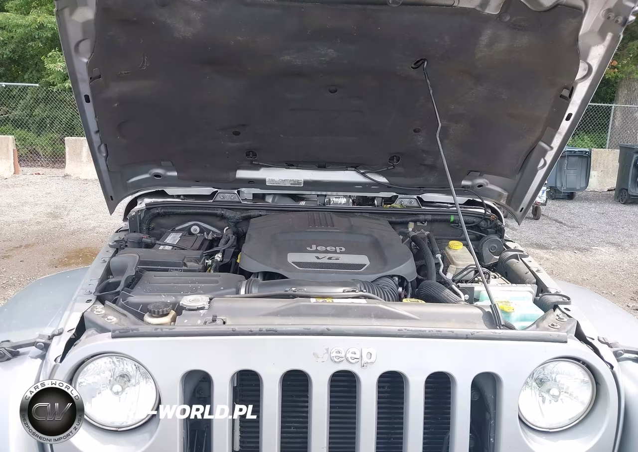 2015 Jeep Wrangler Unlimited Sahara VIN:1C4BJWEG0FL620708 - 10