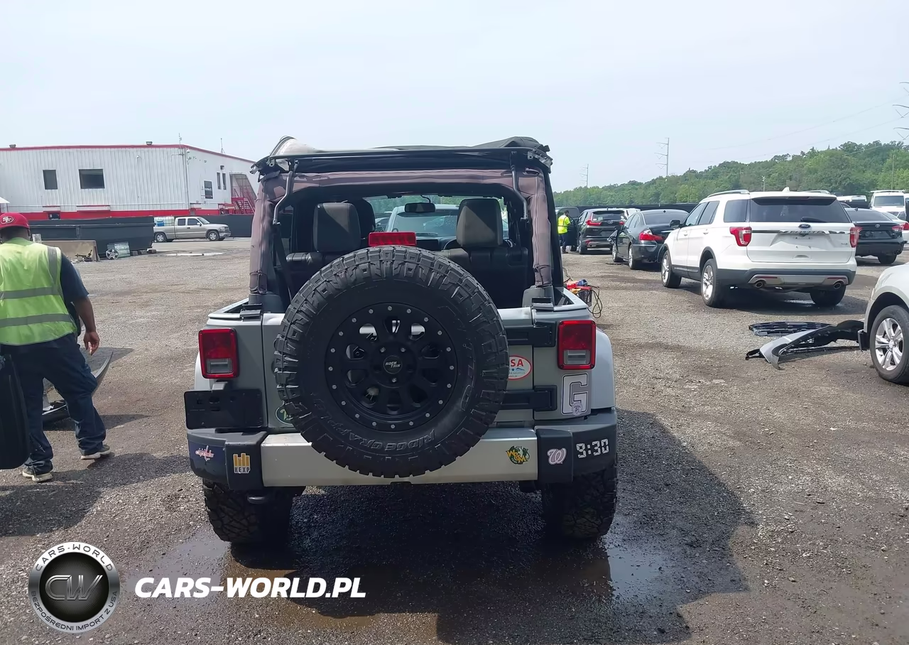 2015 Jeep Wrangler Unlimited Sahara VIN:1C4BJWEG0FL620708 - 16