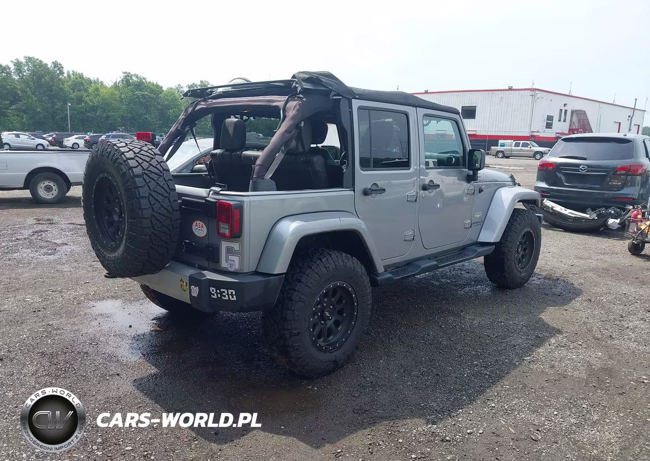 2015 Jeep Wrangler Unlimited Sahara VIN:1C4BJWEG0FL620708 - 4