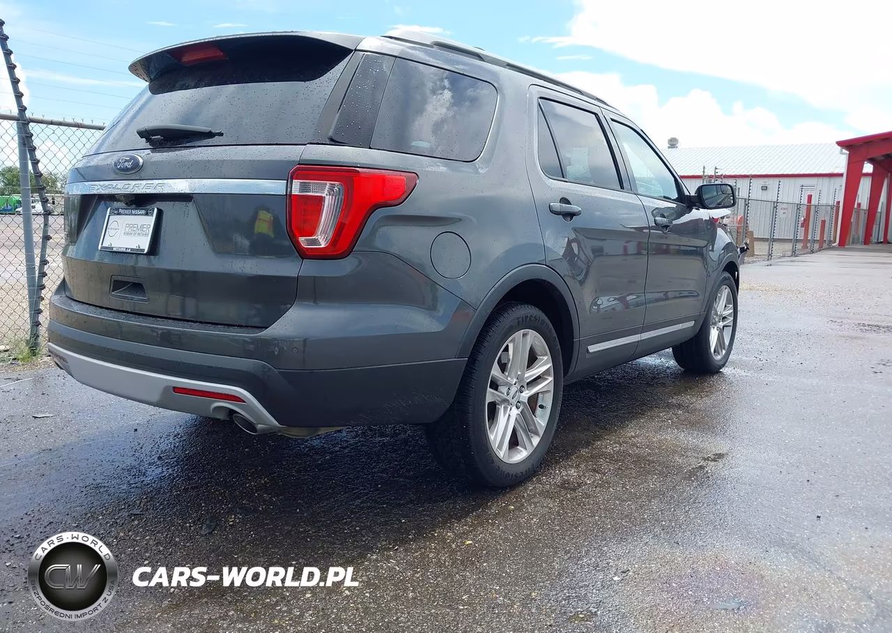 2017 Ford Explorer Xlt VIN:1FM5K7D85HGE19372 - 4