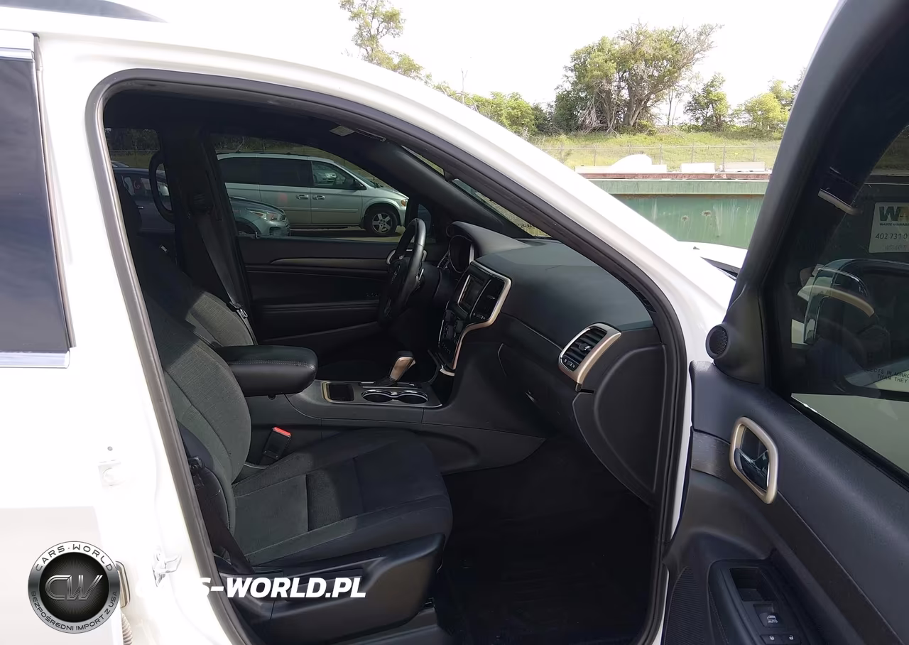 2016 Jeep Grand Cherokee Laredo VIN:1C4RJFAG3GC490543 - 5