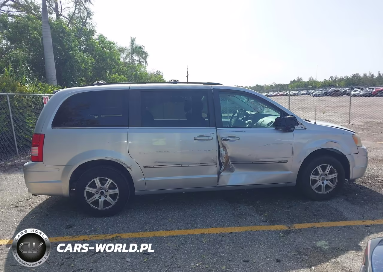 2010 Chrysler Town & Country Touring VIN:2A4RR5D10AR230510 - 13