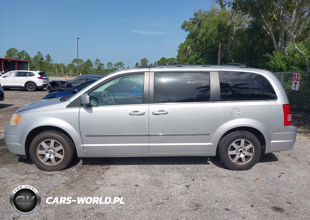 2010 Chrysler Town & Country Touring VIN:2A4RR5D10AR230510 - 14
