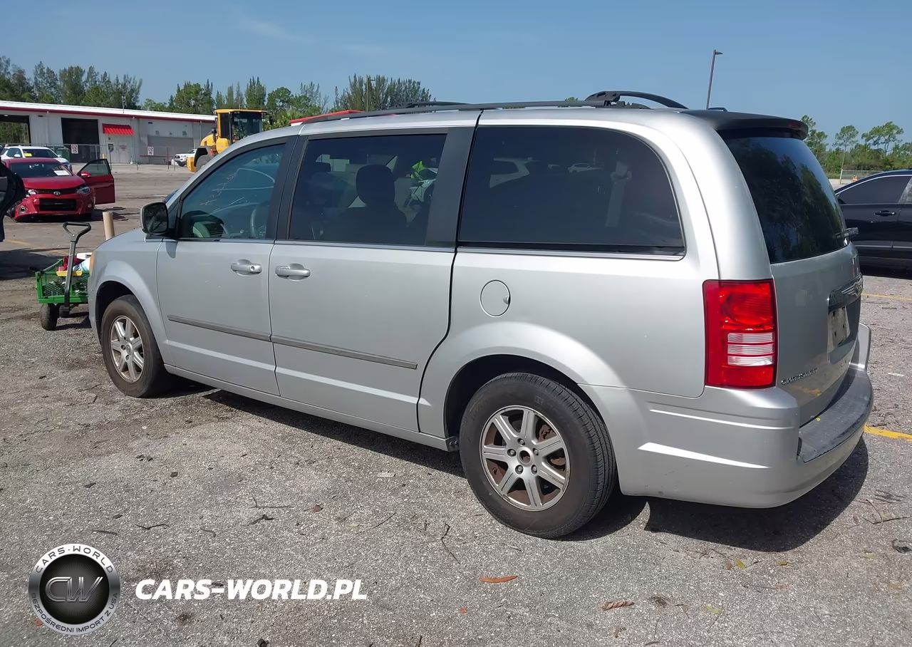 2010 Chrysler Town & Country Touring VIN:2A4RR5D10AR230510 - 3